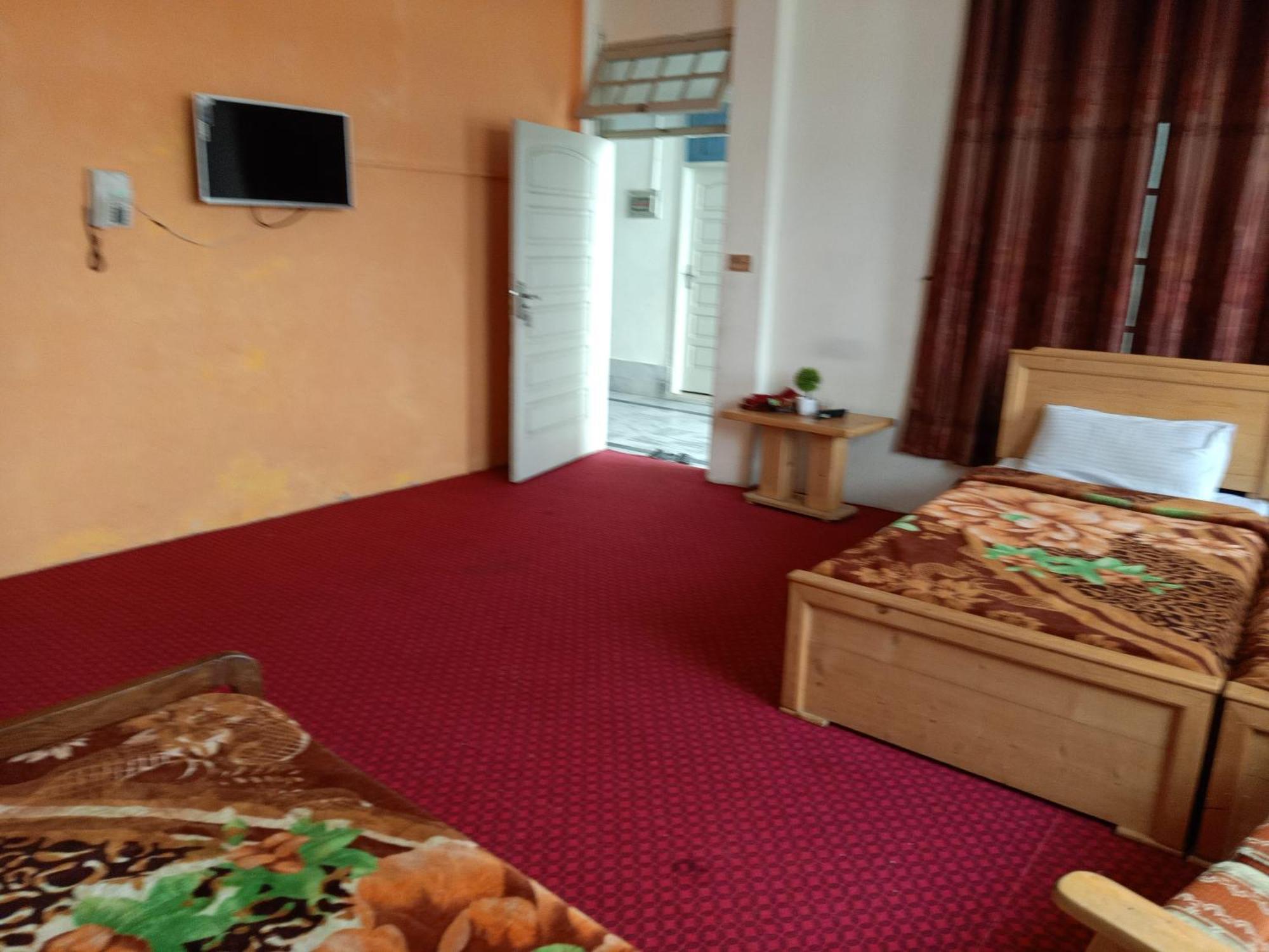 F R Darya E Swat Hotel Saidu Sharif Room photo